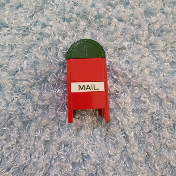 🪧 Miniature Bench and Mail Box 🪧 - Picture 5 of 6